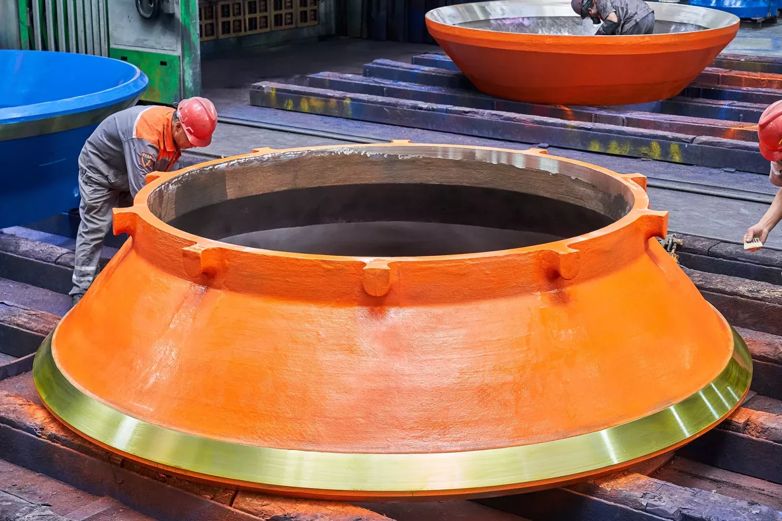 Crusher Wear Parts Bowl Liner Spray Paint