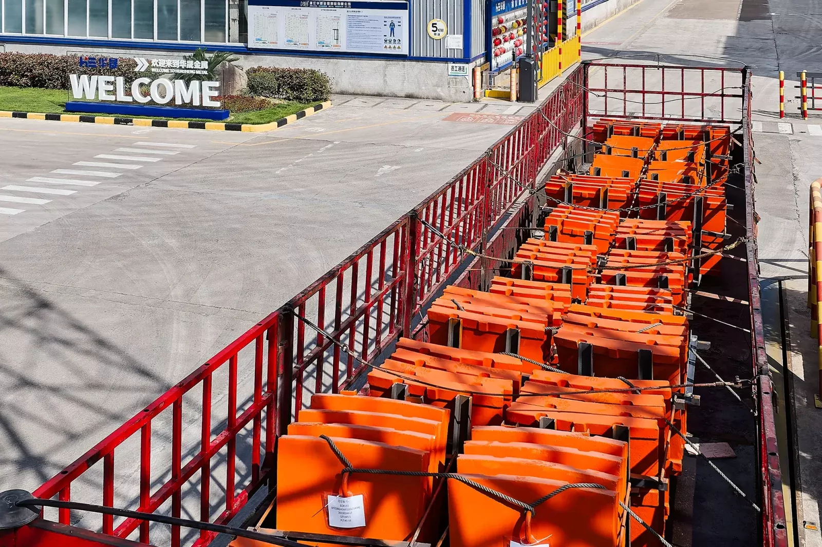 Gyratory Crusher Wear Parts Concave Loading And Shipping