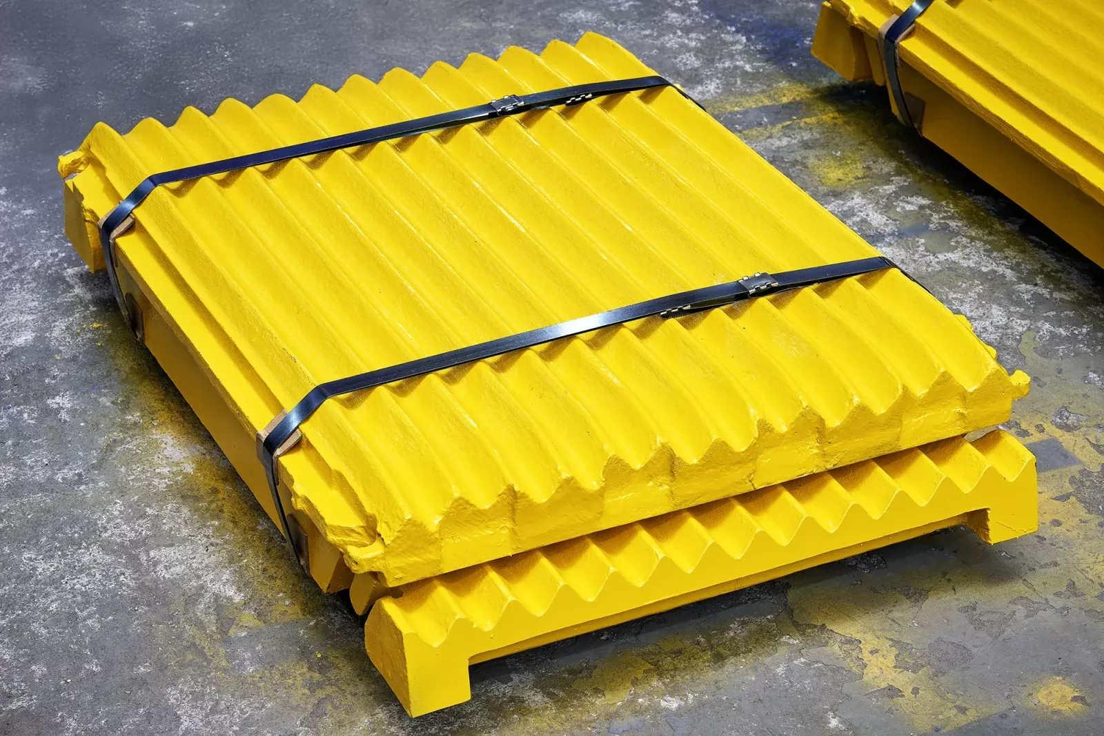 High-Aluminum And High-Manganese Steel Jaw Crusher Wear Parts Toothed Plate